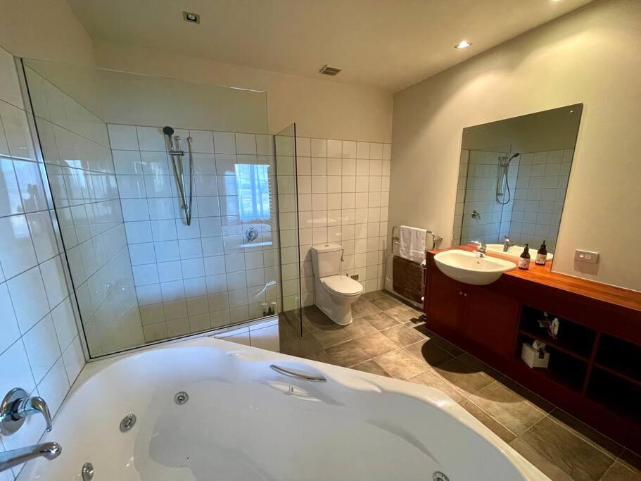 Terrace Downs 2 Bedroom Apartment Windwhistle Buitenkant foto
