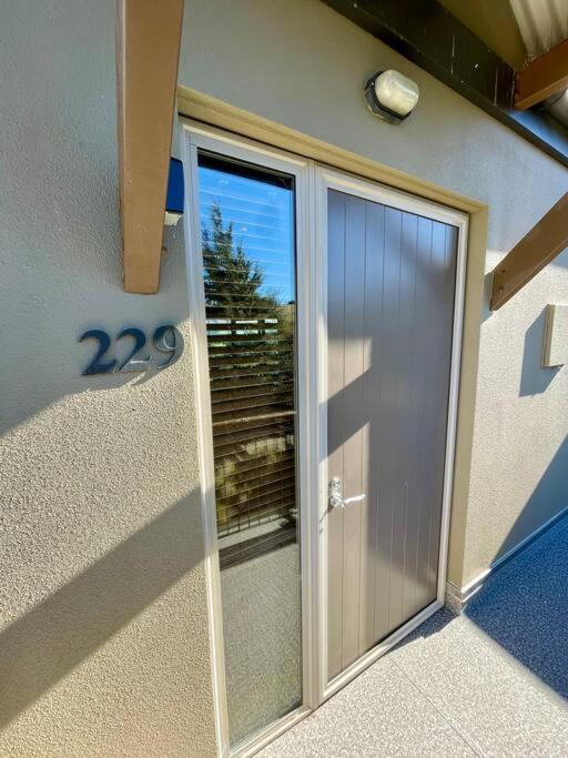 Terrace Downs 2 Bedroom Apartment Windwhistle Buitenkant foto
